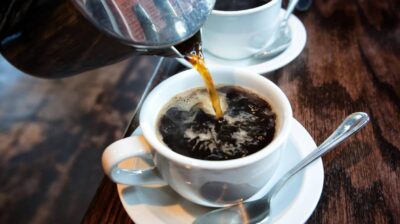 چرا قهوه را با آب میخورن